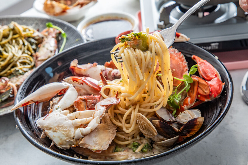 萬里蟹只要150元！金山隱藏海鮮餐廳，新北海鮮推薦。