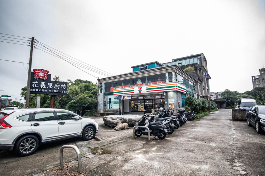 萬里蟹只要150元！金山隱藏海鮮餐廳，新北海鮮推薦。