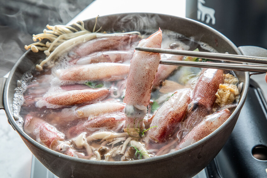 萬里蟹只要150元！金山隱藏海鮮餐廳，新北海鮮推薦。