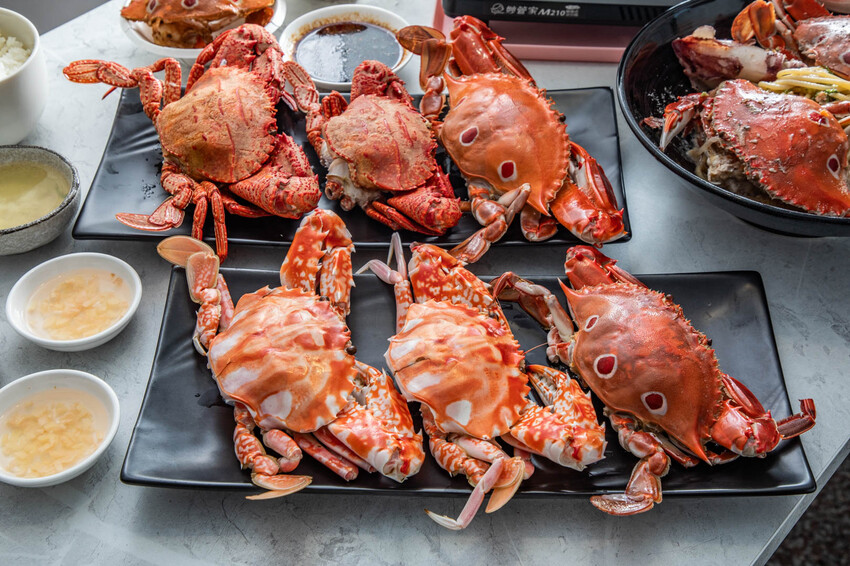 萬里蟹只要150元！金山隱藏海鮮餐廳，新北海鮮推薦。