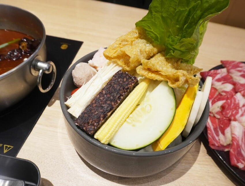 桃園火鍋推薦｜汆鍋上選鍋物中壢SOGO店｜來中壢SOGO逛百貨吃美食，特色湯底讓人回味無窮(附菜單) – 袁彬的美食旅遊筆記