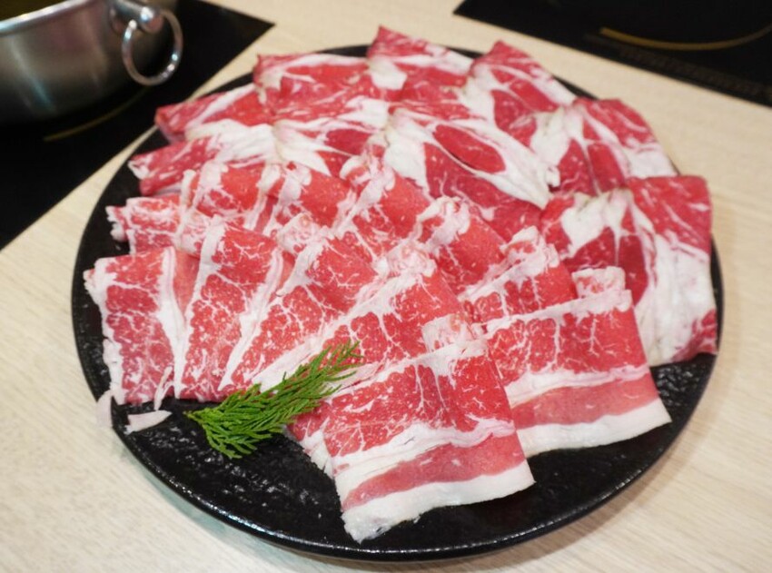 桃園火鍋推薦｜汆鍋上選鍋物中壢SOGO店｜來中壢SOGO逛百貨吃美食，特色湯底讓人回味無窮(附菜單) – 袁彬的美食旅遊筆記