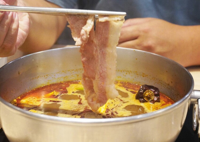 桃園火鍋推薦｜汆鍋上選鍋物中壢SOGO店｜來中壢SOGO逛百貨吃美食，特色湯底讓人回味無窮(附菜單) – 袁彬的美食旅遊筆記