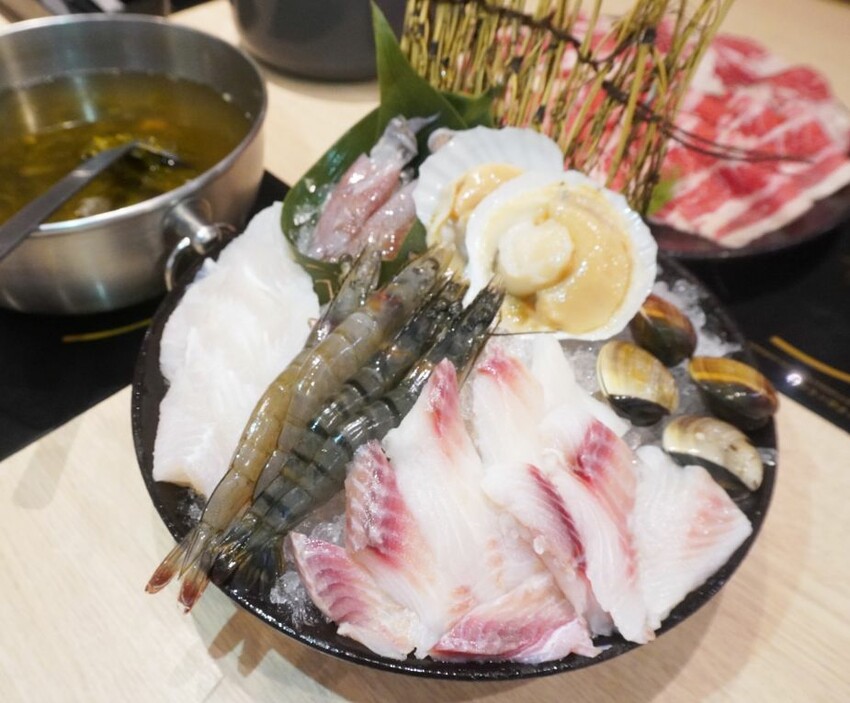 桃園火鍋推薦｜汆鍋上選鍋物中壢SOGO店｜來中壢SOGO逛百貨吃美食，特色湯底讓人回味無窮(附菜單) – 袁彬的美食旅遊筆記