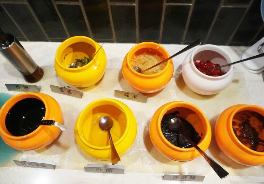 桃園火鍋推薦｜汆鍋上選鍋物中壢SOGO店｜來中壢SOGO逛百貨吃美食，特色湯底讓人回味無窮(附菜單) – 袁彬的美食旅遊筆記