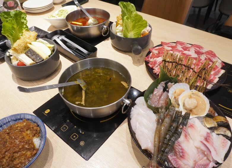 桃園火鍋推薦｜汆鍋上選鍋物中壢SOGO店｜來中壢SOGO逛百貨吃美食，特色湯底讓人回味無窮(附菜單) – 袁彬的美食旅遊筆記