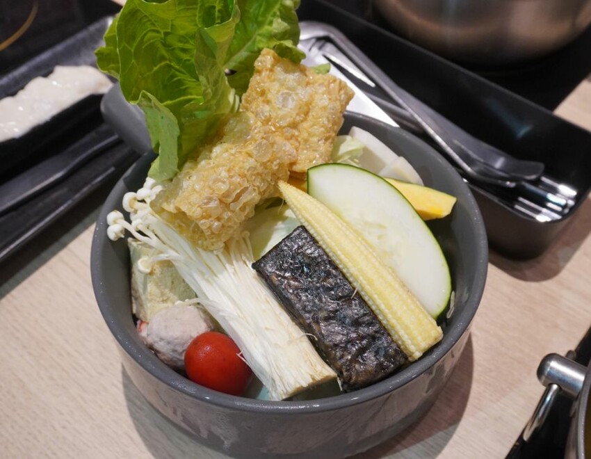 桃園火鍋推薦｜汆鍋上選鍋物中壢SOGO店｜來中壢SOGO逛百貨吃美食，特色湯底讓人回味無窮(附菜單) – 袁彬的美食旅遊筆記