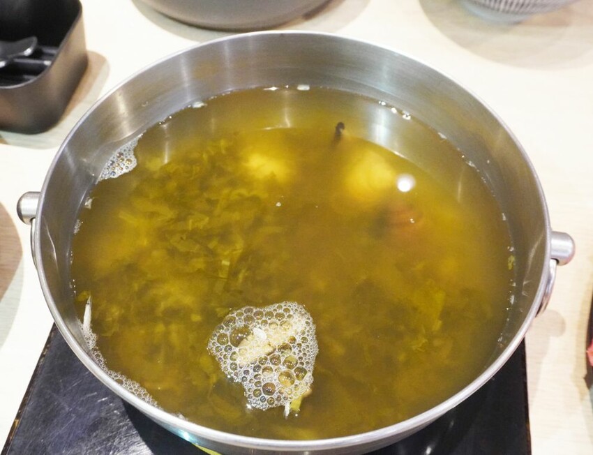 桃園火鍋推薦｜汆鍋上選鍋物中壢SOGO店｜來中壢SOGO逛百貨吃美食，特色湯底讓人回味無窮(附菜單) – 袁彬的美食旅遊筆記