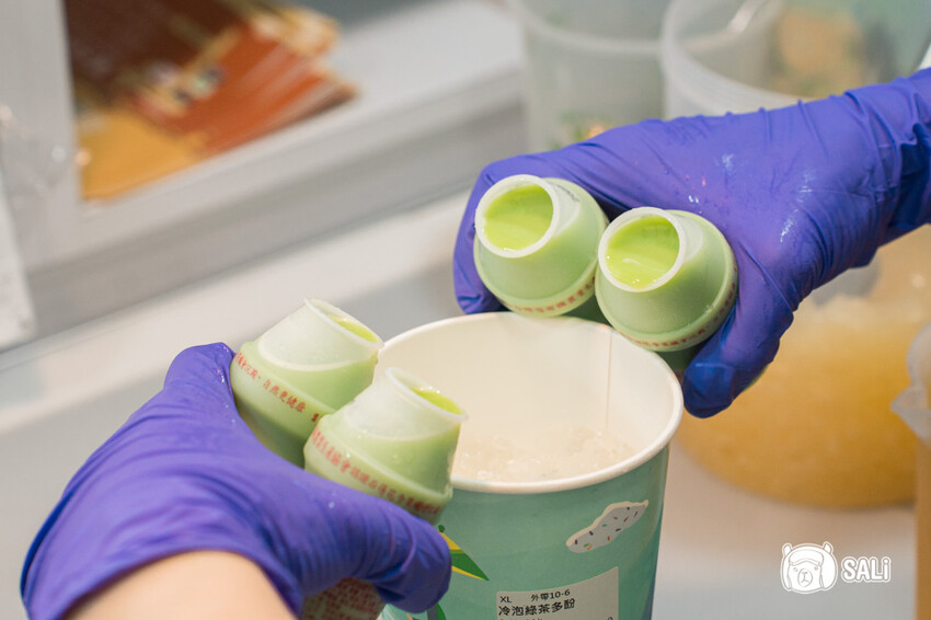 大甲手搖飲推薦｜國王的茶大甲文武店開幕，大容量960cc手搖開喝，5/13–5/18買一送一 - 莎笠，小日子