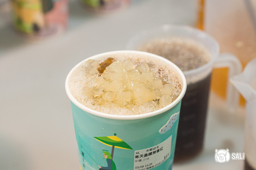 大甲手搖飲推薦｜國王的茶大甲文武店開幕，大容量960cc手搖開喝，5/13–5/18買一送一 - 莎笠，小日子