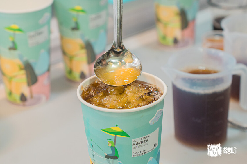 大甲手搖飲推薦｜國王的茶大甲文武店開幕，大容量960cc手搖開喝，5/13–5/18買一送一 - 莎笠，小日子
