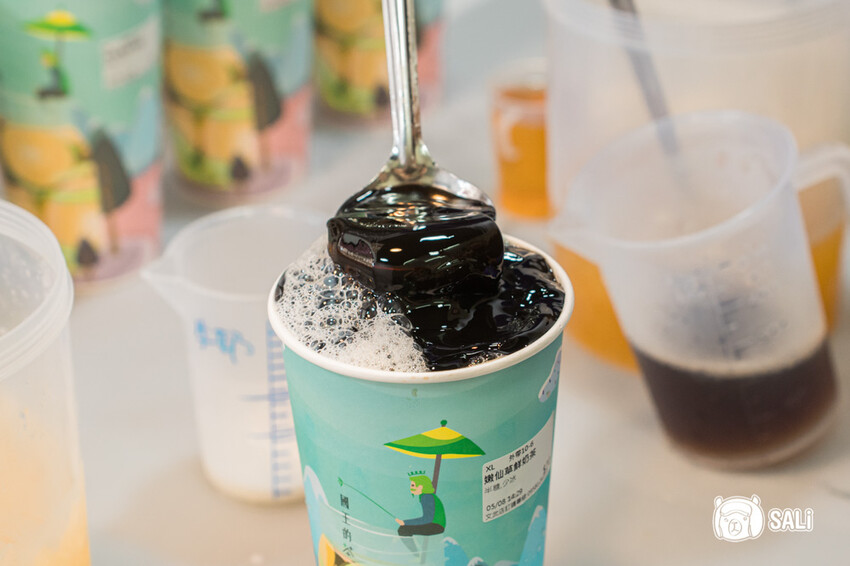大甲手搖飲推薦｜國王的茶大甲文武店開幕，大容量960cc手搖開喝，5/13–5/18買一送一 - 莎笠，小日子
