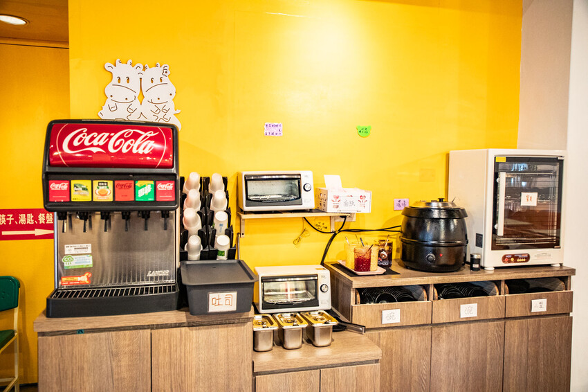 中壢爆紅牛肉麵！超厚牛排等級必吃美食。