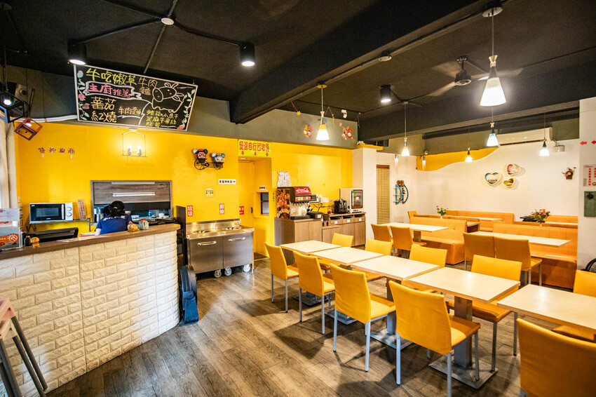 中壢爆紅牛肉麵！超厚牛排等級必吃美食。