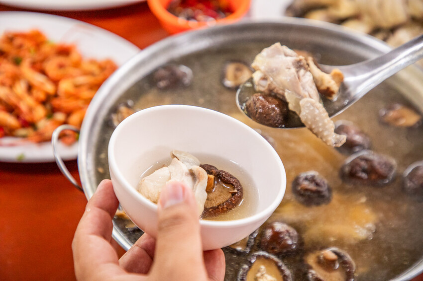 新北萬里安安土雞城，無招牌隱藏版土雞美食。