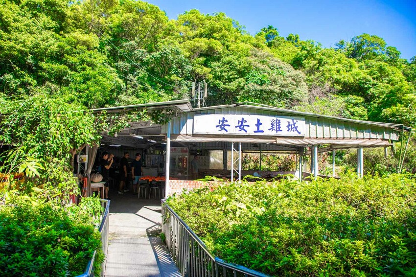 新北萬里安安土雞城，無招牌隱藏版土雞美食。