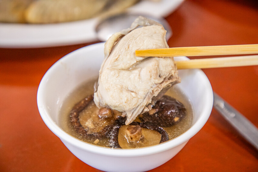 新北萬里安安土雞城，無招牌隱藏版土雞美食。