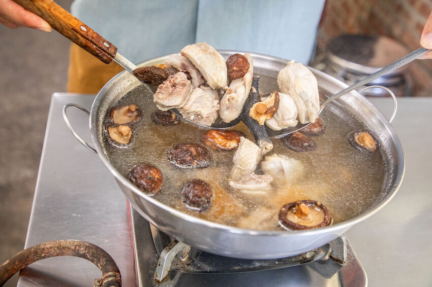 新北萬里安安土雞城，無招牌隱藏版土雞美食。