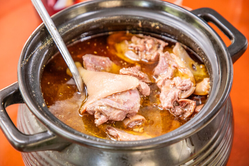 新北萬里安安土雞城，無招牌隱藏版土雞美食。