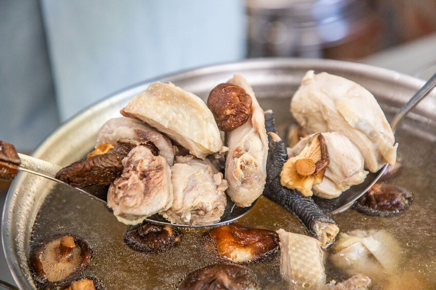 新北萬里安安土雞城，無招牌隱藏版土雞美食。