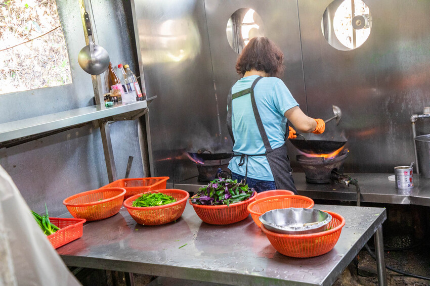 新北萬里安安土雞城，無招牌隱藏版土雞美食。