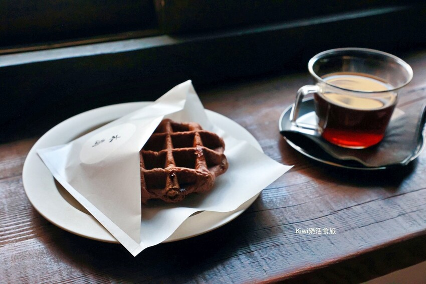 嘉義老宅咖啡廳探訪！60年老宅木商珈琲，吃列日鬆餅手沖單品超搭。