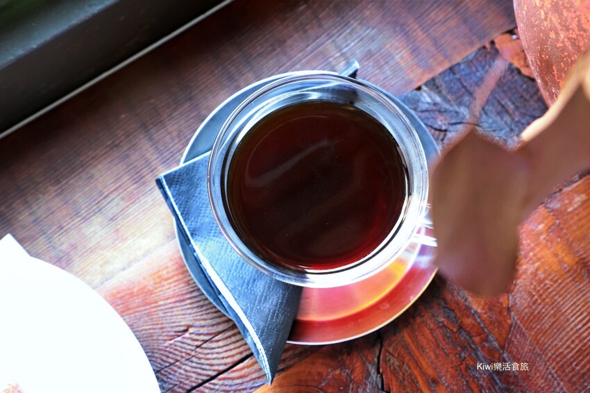 嘉義老宅咖啡廳探訪！60年老宅木商珈琲，吃列日鬆餅手沖單品超搭。