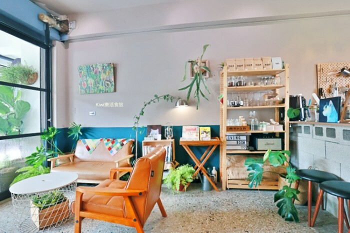 嘉義老宅咖啡廳探訪！60年老宅木商珈琲，吃列日鬆餅手沖單品超搭。