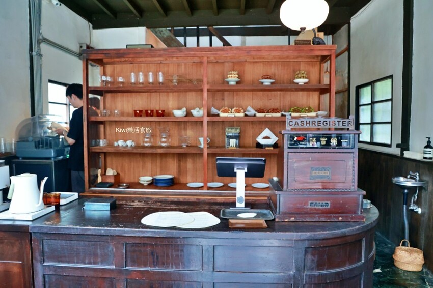 嘉義老宅咖啡廳探訪！60年老宅木商珈琲，吃列日鬆餅手沖單品超搭。