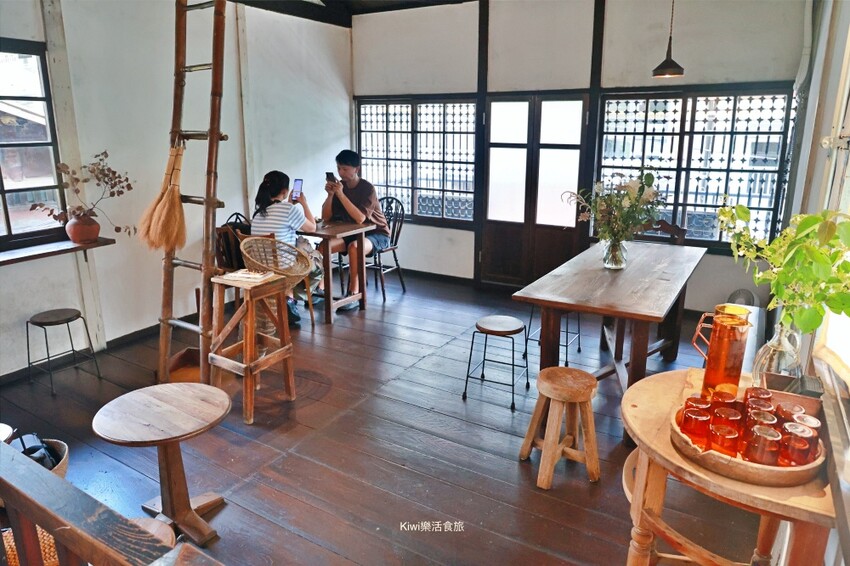嘉義老宅咖啡廳探訪！60年老宅木商珈琲，吃列日鬆餅手沖單品超搭。