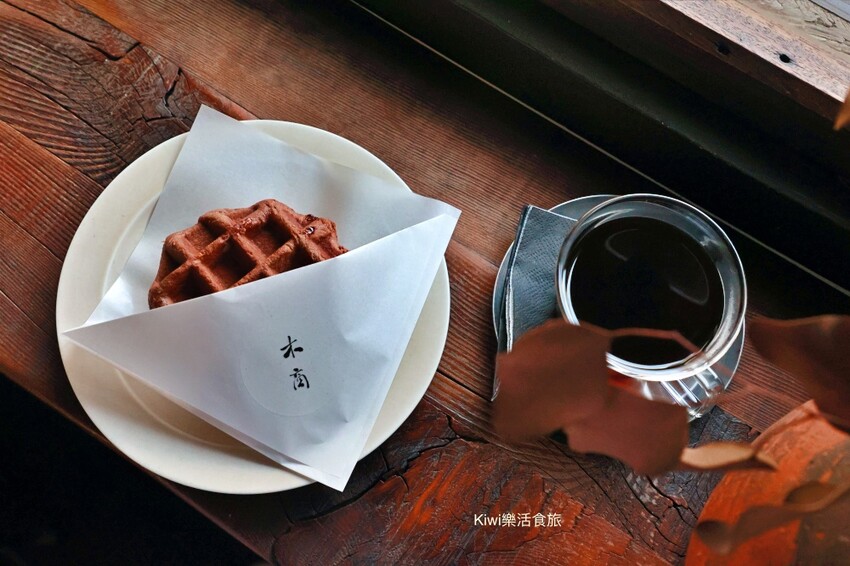 嘉義老宅咖啡廳探訪！60年老宅木商珈琲，吃列日鬆餅手沖單品超搭。