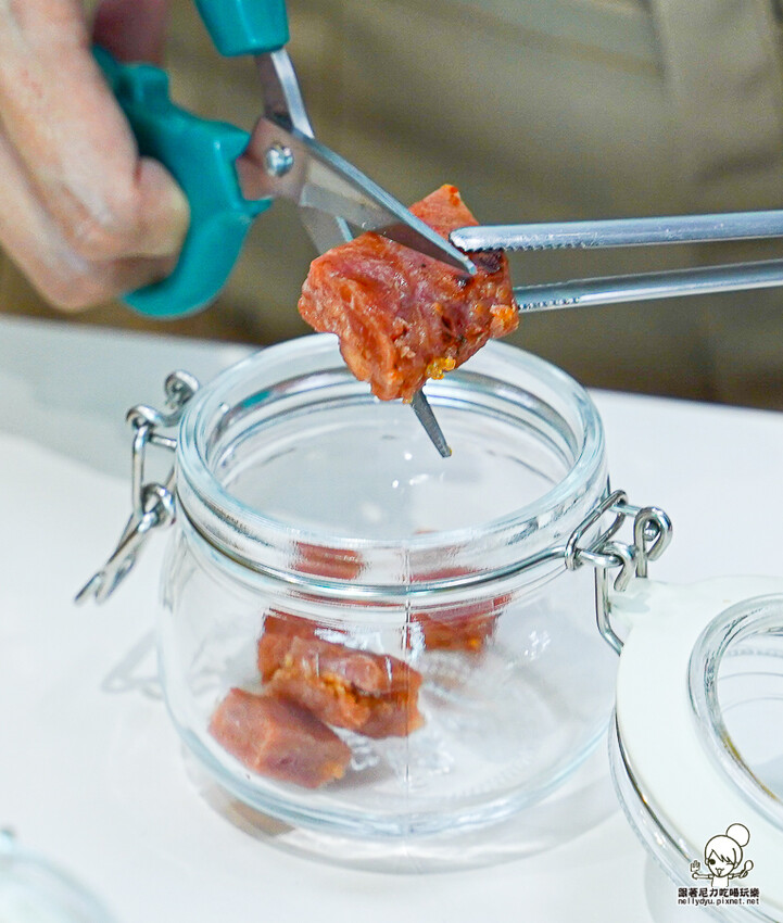 傳承老左營超過40年的肉乾小開，肉乾就是要厚片才好吃 X 堅持手工製作肉乾、高雄伴手禮必買厚片肉乾 - 跟著尼力吃喝玩樂＆親子生活