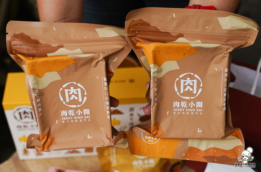 傳承老左營超過40年的肉乾小開，肉乾就是要厚片才好吃 X 堅持手工製作肉乾、高雄伴手禮必買厚片肉乾 - 跟著尼力吃喝玩樂＆親子生活