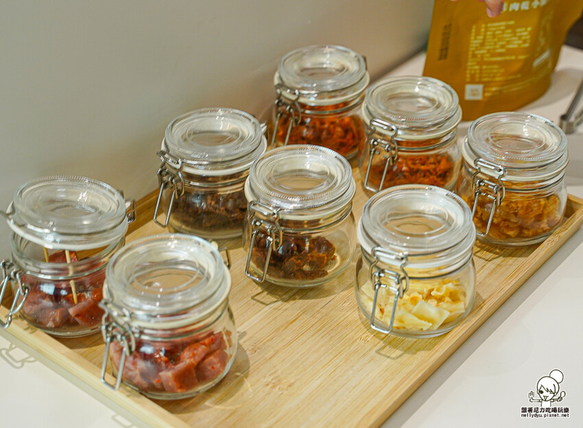 傳承老左營超過40年的肉乾小開，肉乾就是要厚片才好吃 X 堅持手工製作肉乾、高雄伴手禮必買厚片肉乾 - 跟著尼力吃喝玩樂＆親子生活