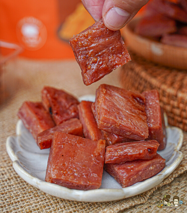 傳承老左營超過40年的肉乾小開，肉乾就是要厚片才好吃 X 堅持手工製作肉乾、高雄伴手禮必買厚片肉乾 - 跟著尼力吃喝玩樂＆親子生活