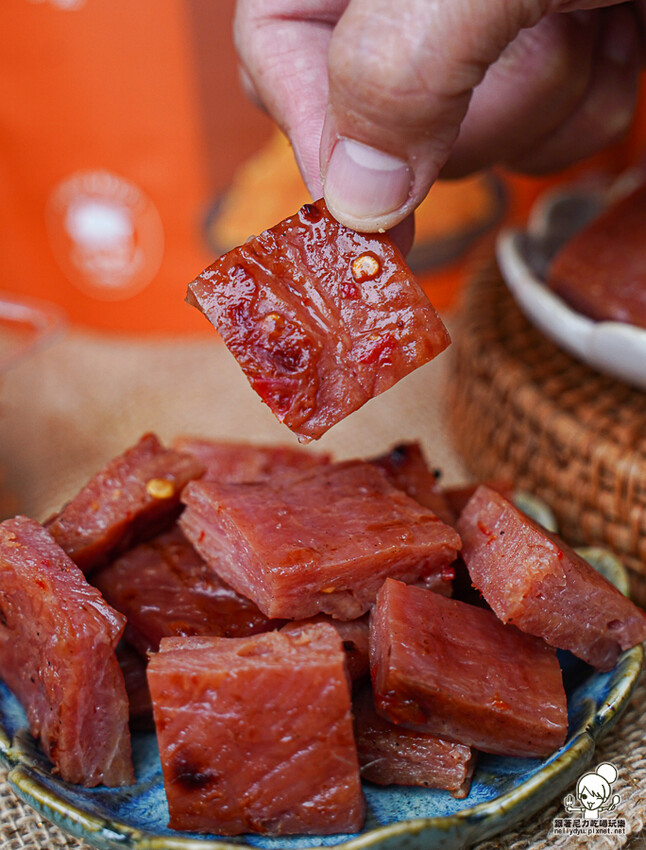 傳承老左營超過40年的肉乾小開，肉乾就是要厚片才好吃 X 堅持手工製作肉乾、高雄伴手禮必買厚片肉乾 - 跟著尼力吃喝玩樂＆親子生活