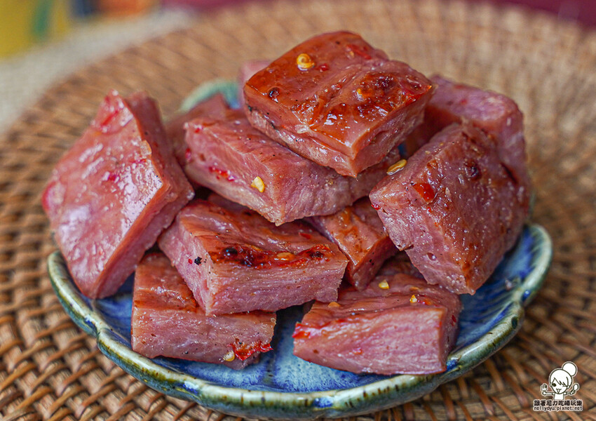 傳承老左營超過40年的肉乾小開，肉乾就是要厚片才好吃 X 堅持手工製作肉乾、高雄伴手禮必買厚片肉乾 - 跟著尼力吃喝玩樂＆親子生活