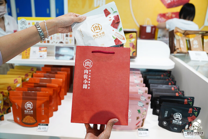 傳承老左營超過40年的肉乾小開，肉乾就是要厚片才好吃 X 堅持手工製作肉乾、高雄伴手禮必買厚片肉乾 - 跟著尼力吃喝玩樂＆親子生活