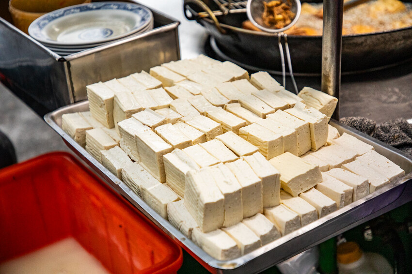 彰化員林美食必吃！隱藏版巨無霸臭豆腐，舊電信局臭豆腐一塊抵兩塊超過癮。