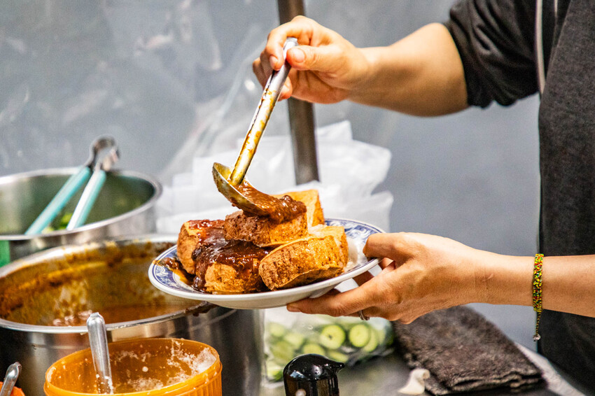 彰化員林美食必吃！隱藏版巨無霸臭豆腐，舊電信局臭豆腐一塊抵兩塊超過癮。