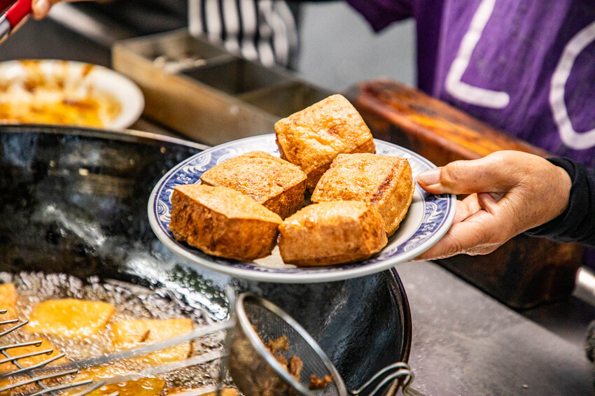 彰化員林美食必吃！隱藏版巨無霸臭豆腐，舊電信局臭豆腐一塊抵兩塊超過癮。