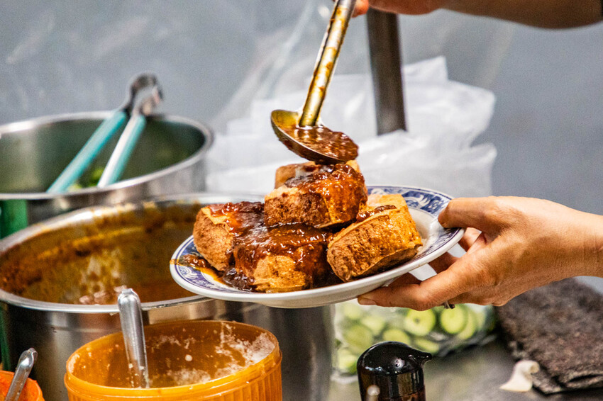 彰化員林美食必吃！隱藏版巨無霸臭豆腐，舊電信局臭豆腐一塊抵兩塊超過癮。