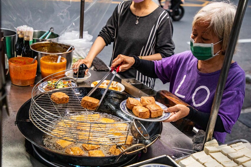 彰化員林美食必吃！隱藏版巨無霸臭豆腐，舊電信局臭豆腐一塊抵兩塊超過癮。