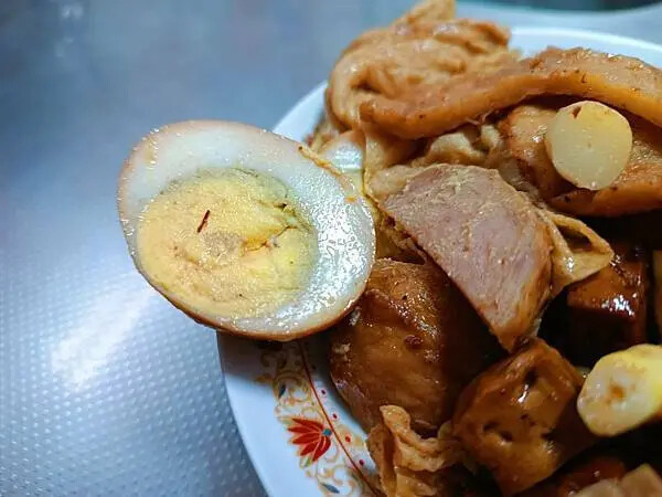 高雄滷味！國民特色滷味超過30種，消夜美食推薦。