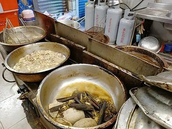 高雄滷味！國民特色滷味超過30種，消夜美食推薦。