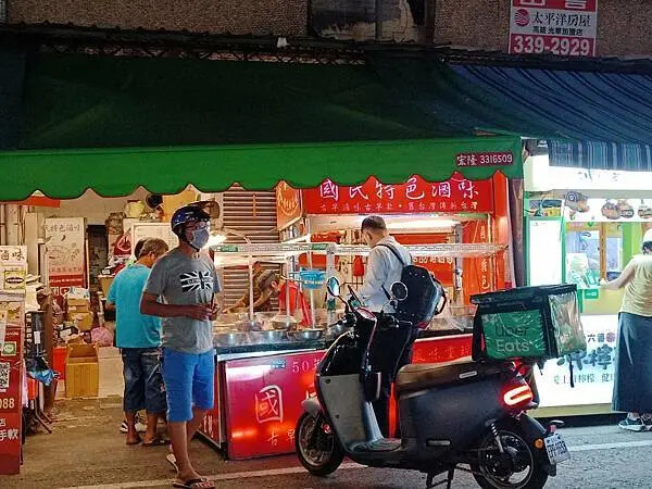 高雄滷味！國民特色滷味超過30種，消夜美食推薦。