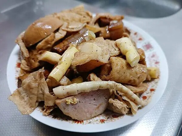 高雄滷味！國民特色滷味超過30種，消夜美食推薦。