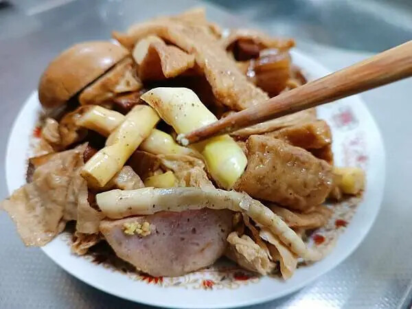 高雄滷味！國民特色滷味超過30種，消夜美食推薦。