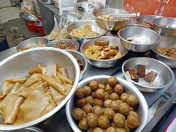 高雄滷味！國民特色滷味超過30種，消夜美食推薦。