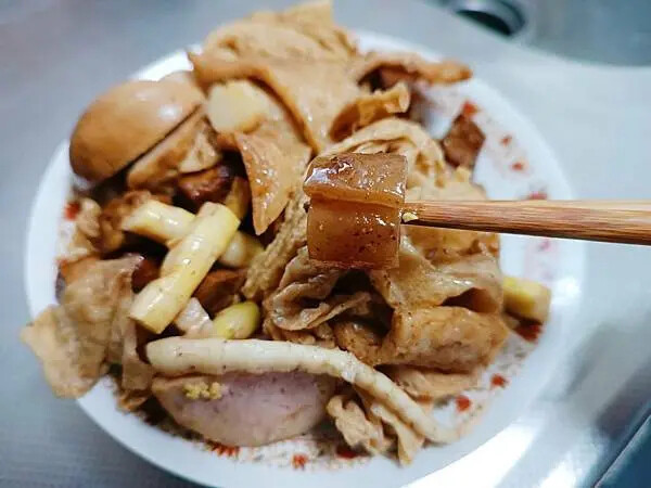高雄滷味！國民特色滷味超過30種，消夜美食推薦。
